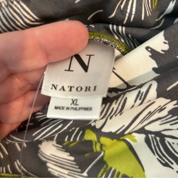 Natori‎ Gray and Green Floral Leggings new size XL. - Picture 4 of 6